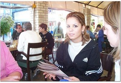 waitress.jpg (30167 bytes)